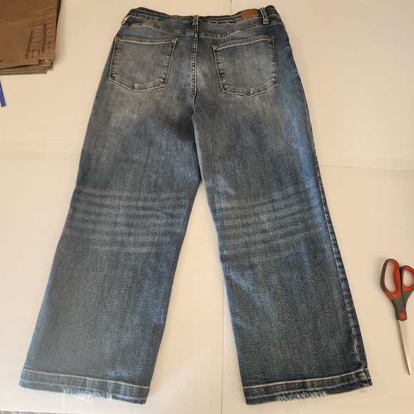 D26 Judy Blue Wide Leg Cropped Jeans Medium Wash Raw Hem 13/24 High Rise - Picture 9 of 12